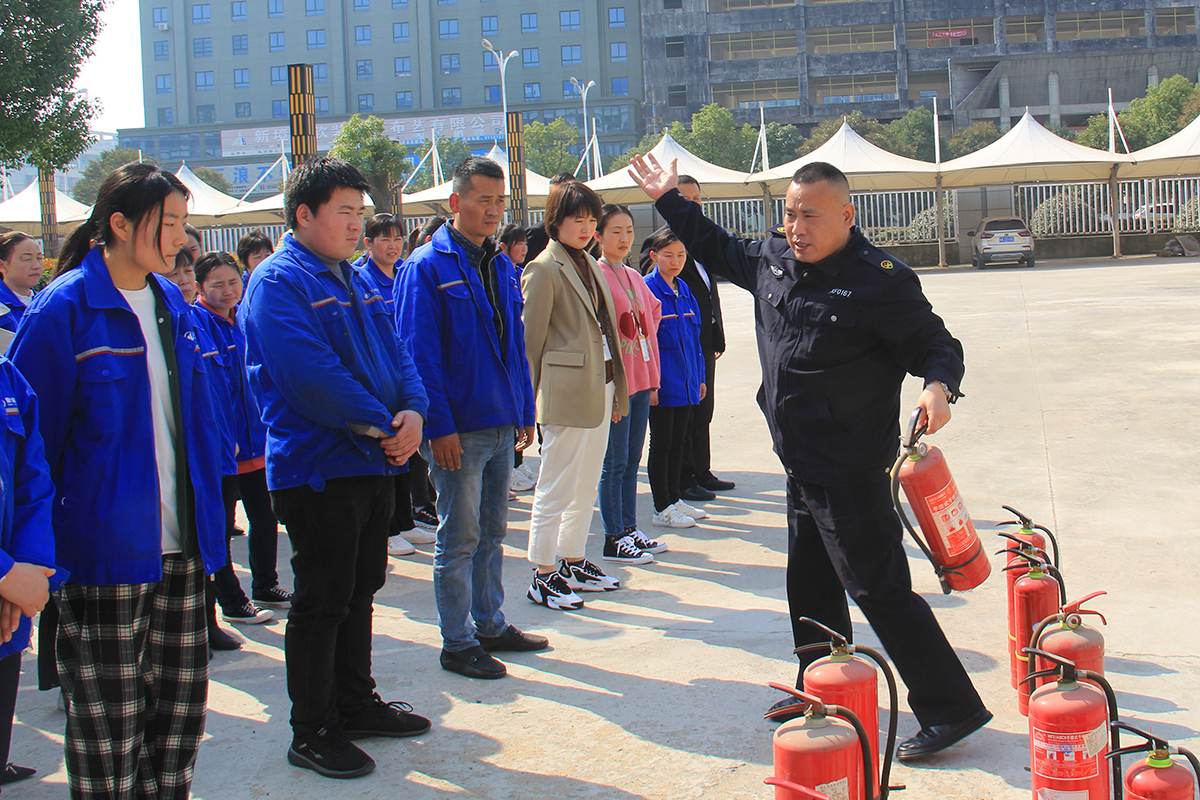 尊龙凯时官网集团组织学习消防知识，增强消防宁静意识